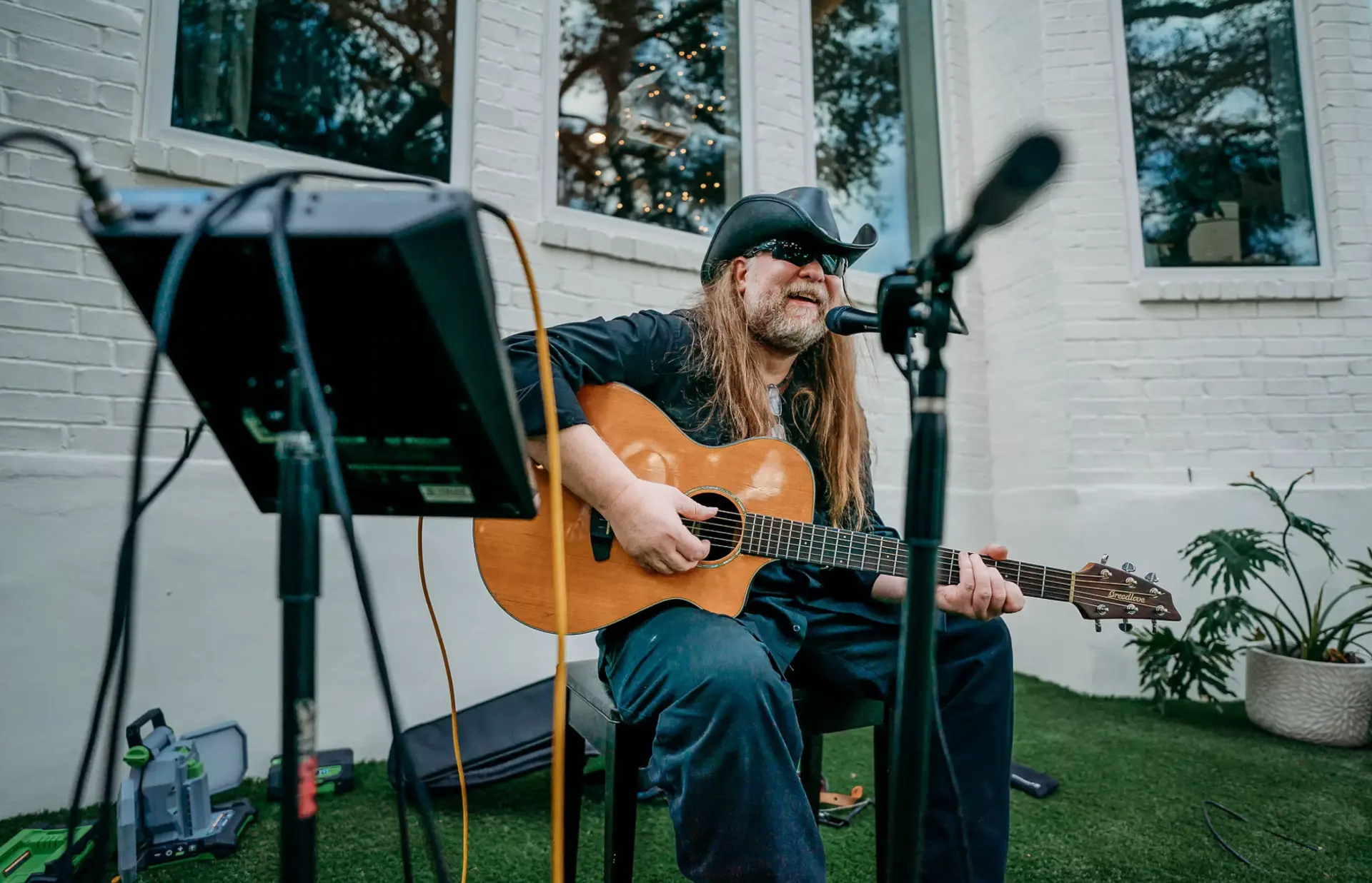Live music on the lawn